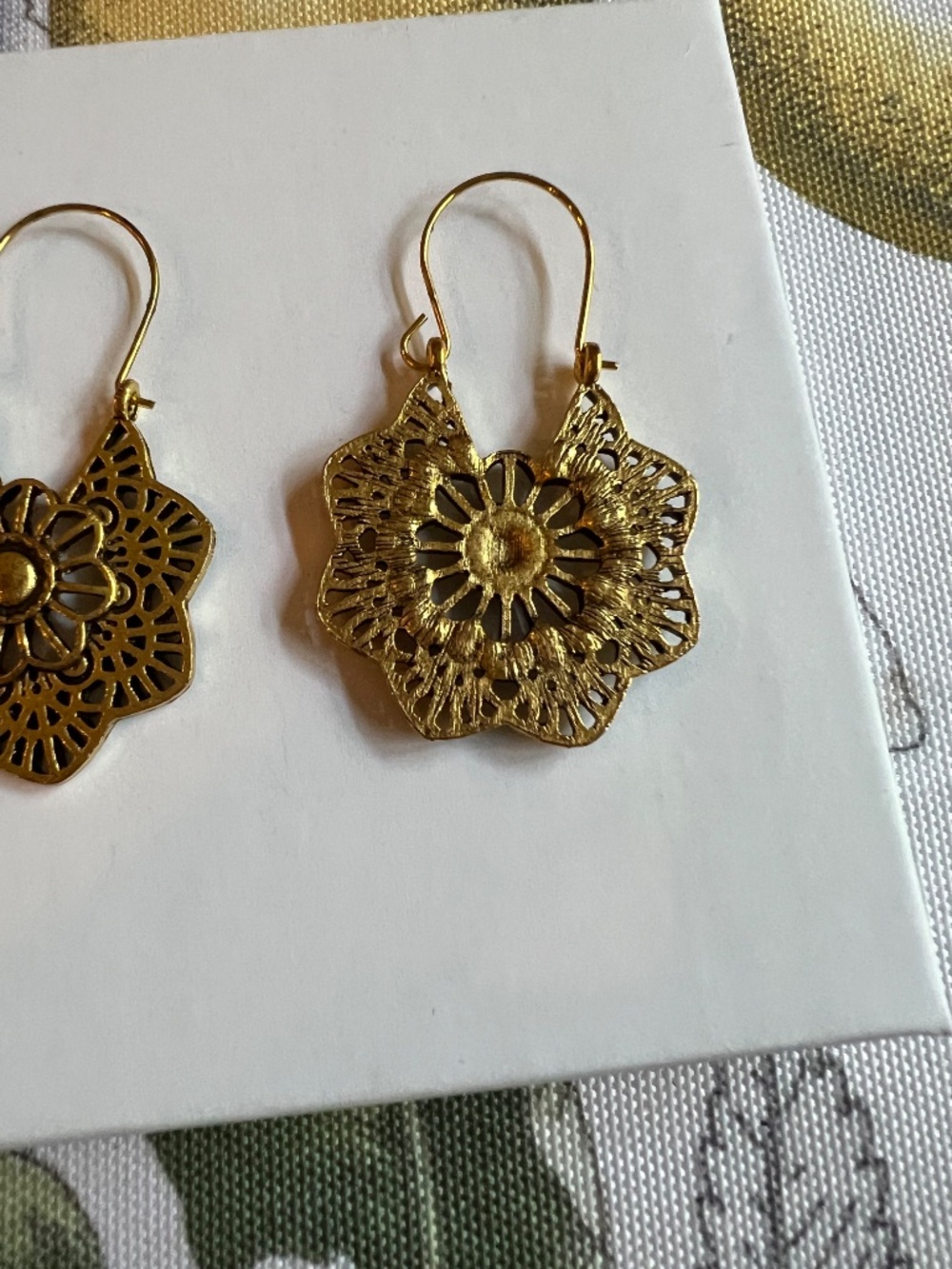 Goldtone Filigree Flower Earrings Boho Design NWT - Picture 3 of 5
